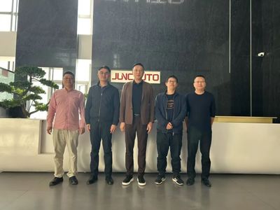 我校校友會(huì)會(huì)長陳志宏帶隊(duì)赴廈門走訪校友企業(yè) 深化校企合作